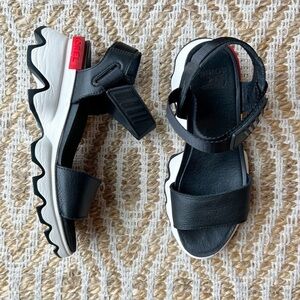 Sorel Kinetic Impact Leather Platform Sandal Ankle Strap Black White Size 6.5